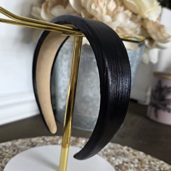 Elegant Black Headband - Picture 1 of 2